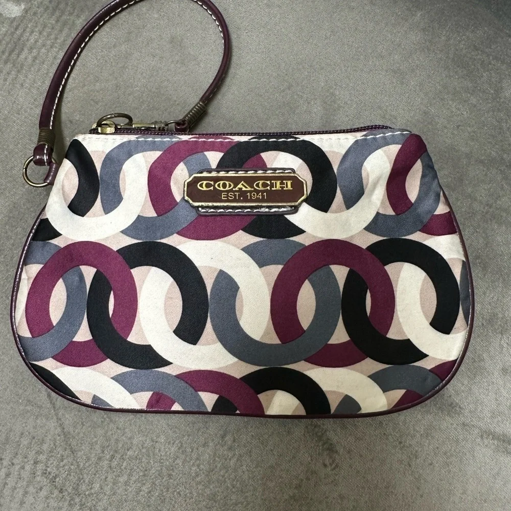 Coach Signature Satin Wristlet – Plum & Grey Circle Print